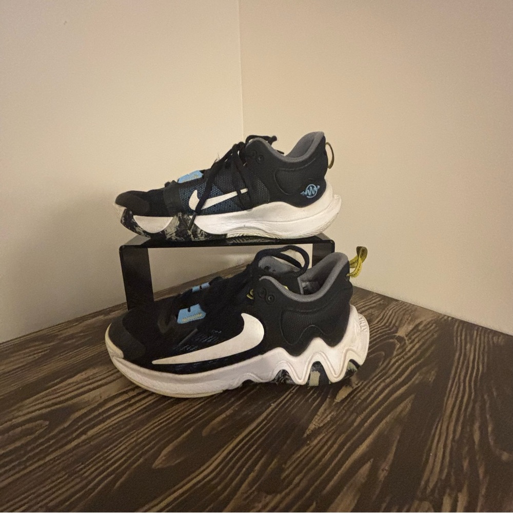 Nike Kids’ Black Athletic Shoes Size 3 1/2